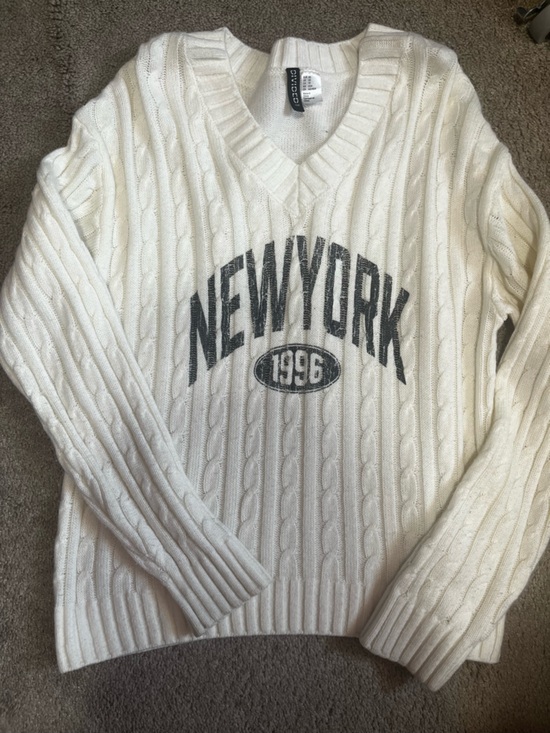 Divided Sweaters - H&M divided looe fit vneck preppy New York white sweater cable knit